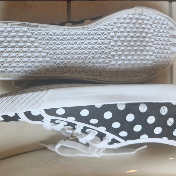 Disney womens canvas sneakers worn once inside only. Too big for me. - Picture 4 of 4